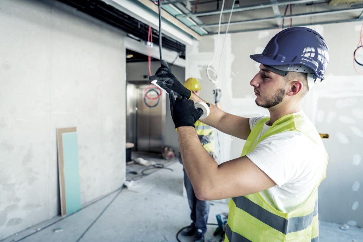 azubis-bei-der-arbeit